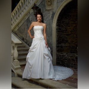 Elegant Casablanca Bridal Ivory Wedding Dress STYLE 1904 Size 10